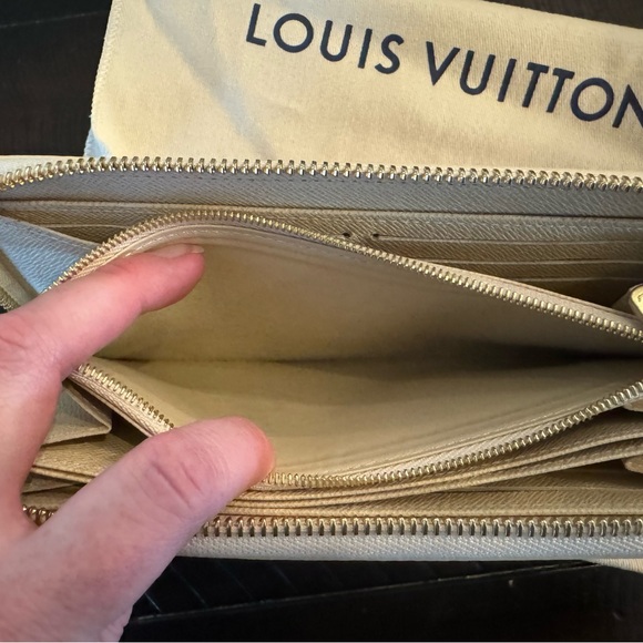 Louis Vuitton Zippy Wallet Damier Azur - Picture 11 of 12